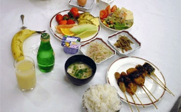 画像：キャンプでのある日の夕食