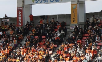 画像:スタジアム内アドボード バックスタンド柱