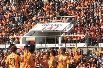 画像:スタジアム内アドボード/公式試合球スタンド