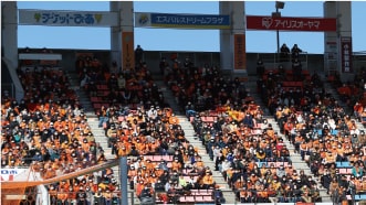 画像:スタジアム内アドボード バックスタンド(西サイド側)