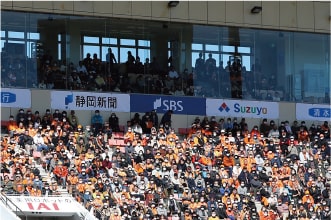 画像:スタジアム内アドボード VIPルーム下横断幕