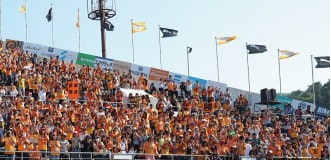 画像:メインスタンド上部・西側(小)