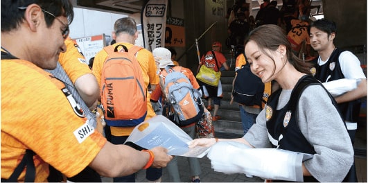 画像:サンプリング配布風景