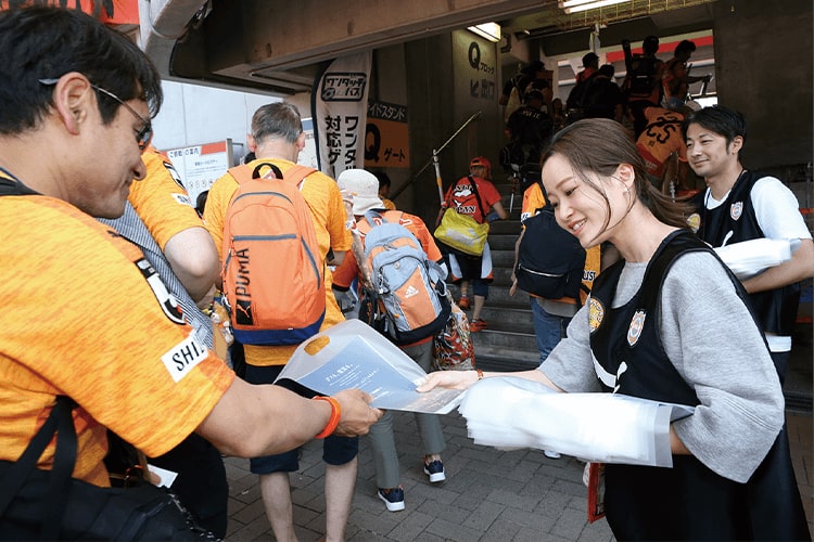 画像:サンプリング配布風景