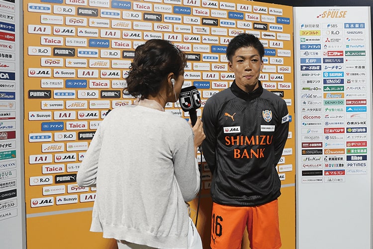 画像:インタビュー風景