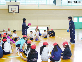 イベントレポート 興津大三 山崎光太郎 元清水エスパルス選手 Jfaこころのプロジェクト 夢の教室 に参加 清水エスパルス公式webサイト