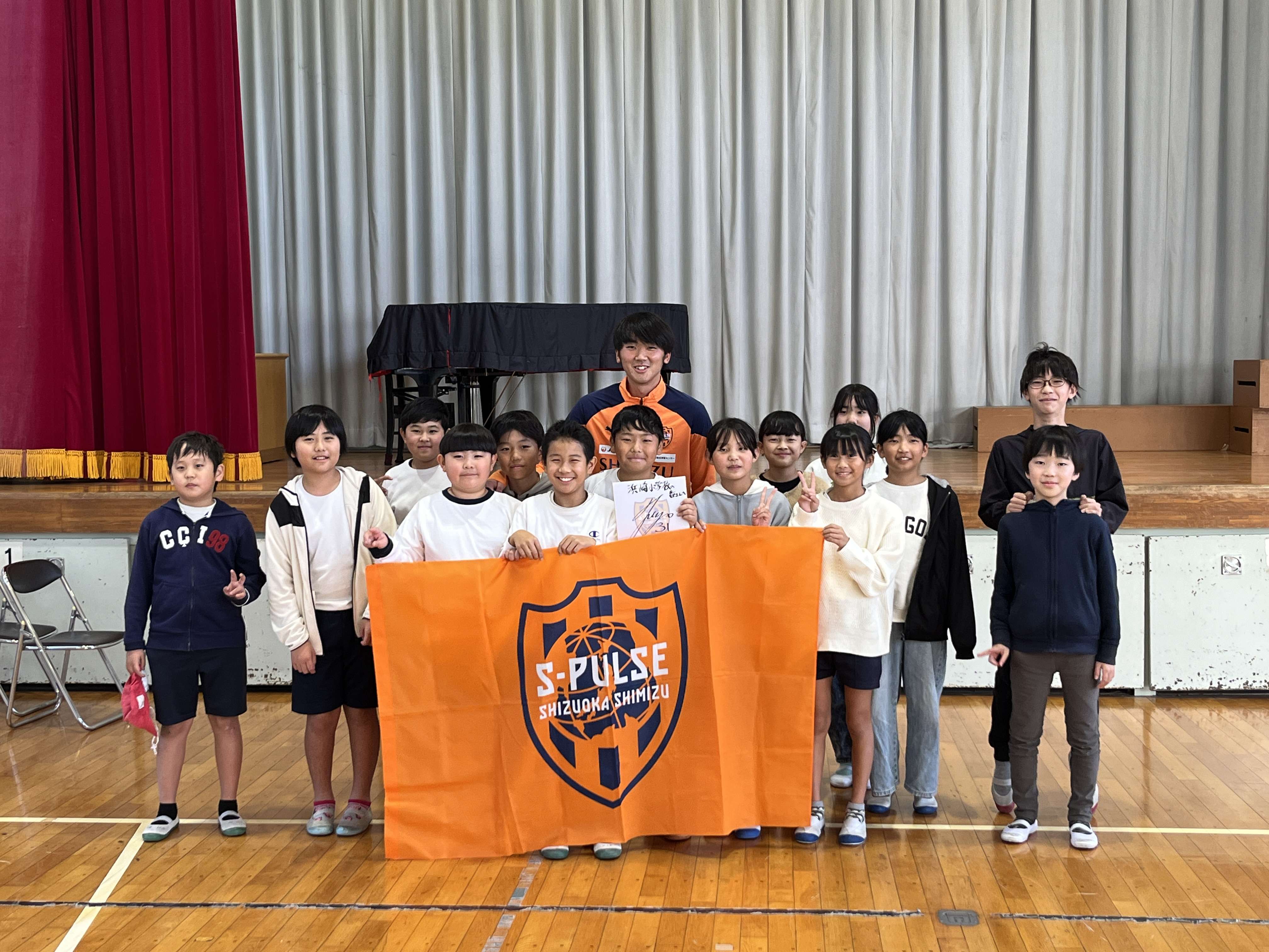 イベントレポート】12/14(木)下田市立浜崎小学校を梅田透吾選手が訪問