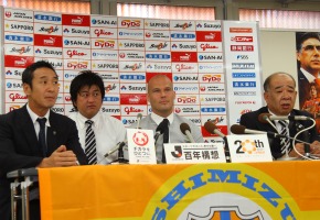 フレドリック ユングベリ選手 新加入記者発表 | 清水エスパルス公式WEB