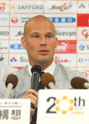 フレドリック ユングベリ選手 新加入記者発表 | 清水エスパルス公式WEB