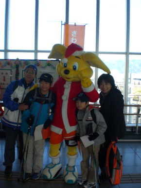 イベントレポート パルちゃんが Jr清水駅さわやかウォーキング 11ファイナルウォーキング ちびまる子ちゃんゆかりの地めぐり クリスマス会 に参加 清水エスパルス公式webサイト