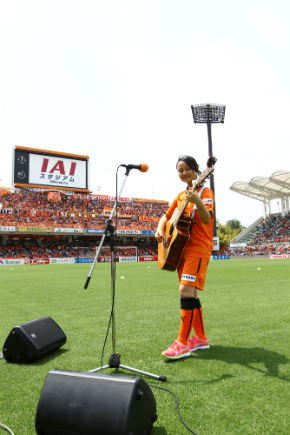 イベントレポート エスパルス 歌う女子マネージャー小園美樹スタジアムライブ実施 清水エスパルス公式webサイト