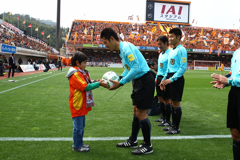 4 4 水 北海道コンサドーレ札幌戦 主審に試合球を渡す リスペクトキッズ 参加者募集 清水エスパルス公式webサイト 4 4 水 北海道コンサドーレ札幌戦 主審に試合球を渡す リスペクトキッズ 参加者募集 清水エスパルス公式webサイト